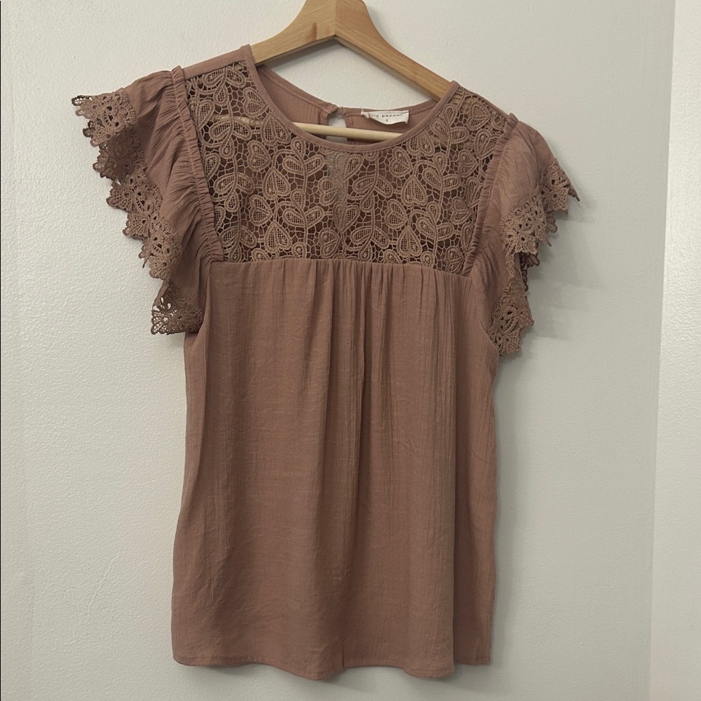 Blu Pepper Lace Detail Flutter Sleeve Blouse - lite brown